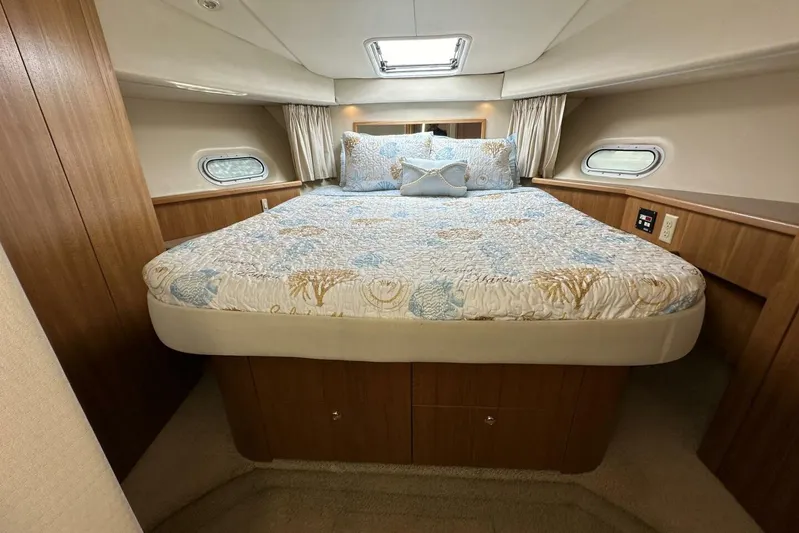  Yacht Photos Pics Luxurious bedroom in 2000 Bayliner 5288 Pilot House Motoryacht with elegant bedding and wood accents.