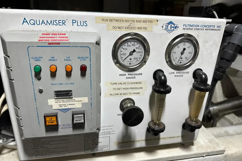  Yacht Photos Pics Aqumiser Plus control panel on a 2000 Bayliner 5288 Pilot House Motoryacht.