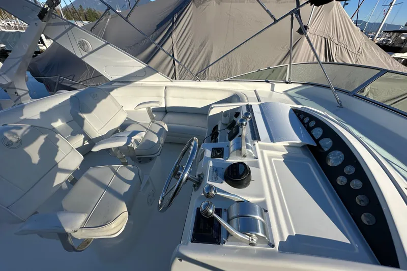  Yacht Photos Pics 2000 Bayliner 5288 Pilot House Motoryacht helm with controls and seating.