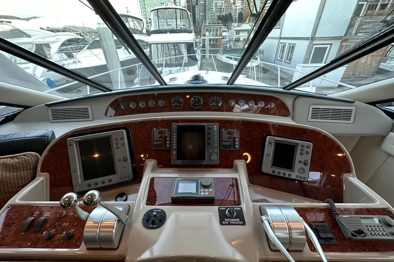  Yacht Photos Pics Cockpit of 2000 Bayliner 5288 Pilot House Motoryacht with navigation instruments and controls.