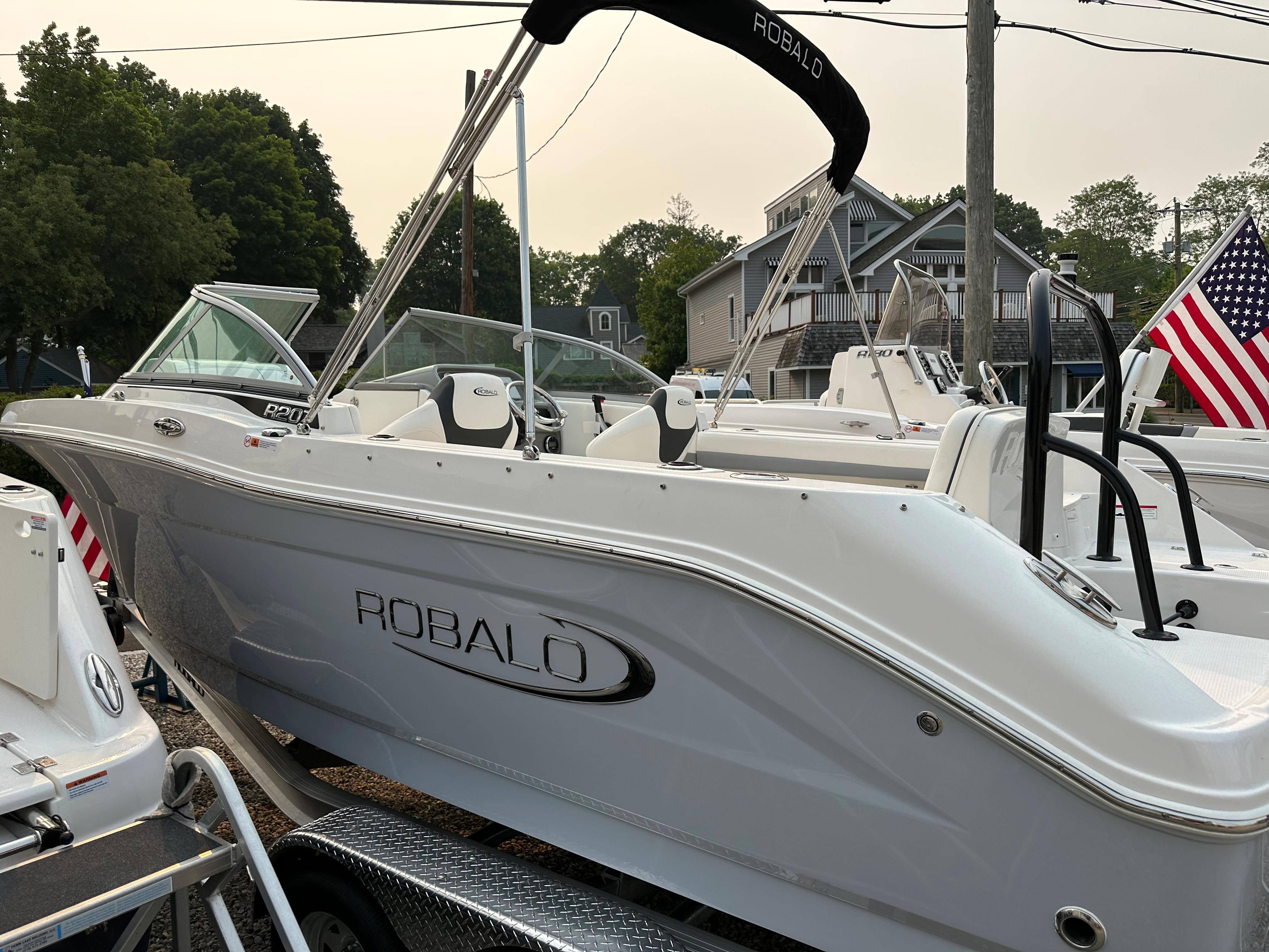 2023 Robalo R207 Dual Console Dual Console for sale - YachtWorld