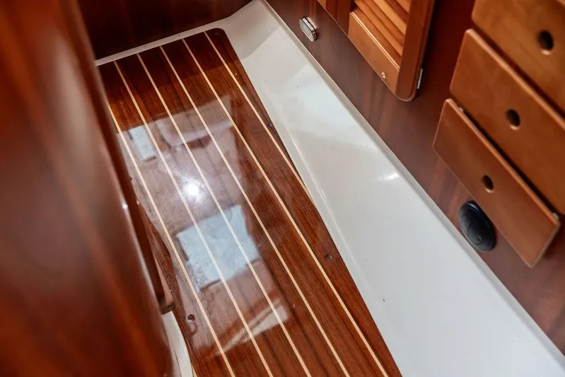 Scout II Yacht Photos Pics 