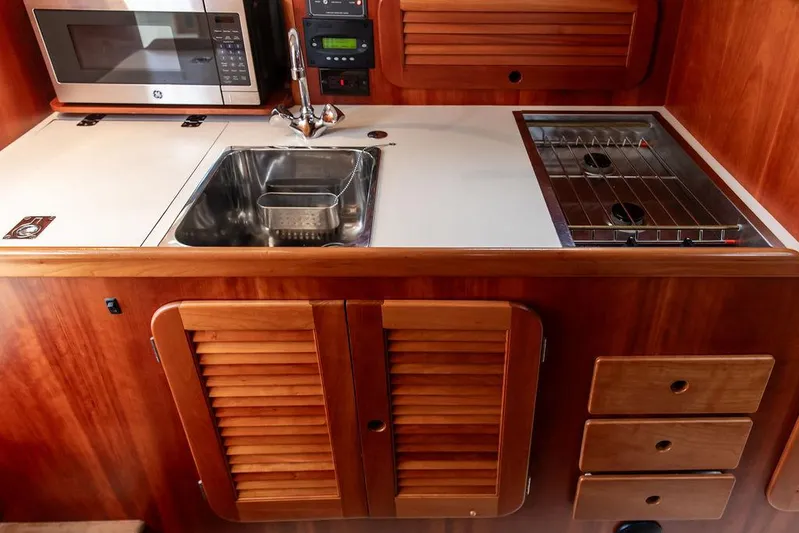 Scout II Yacht Photos Pics 