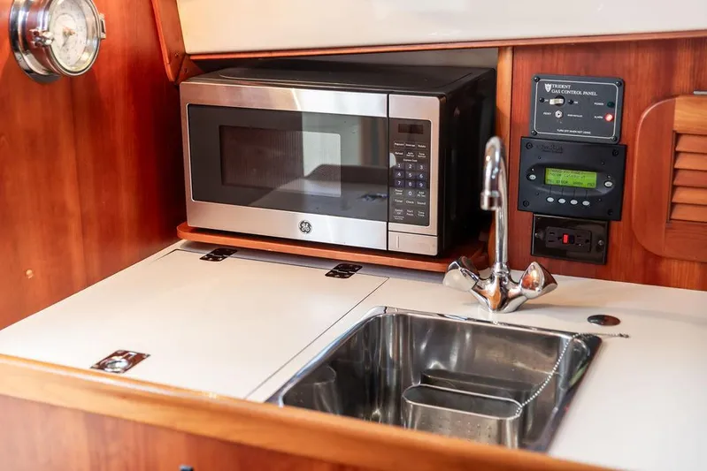 Scout II Yacht Photos Pics 