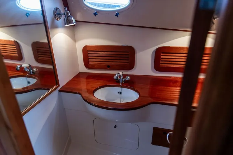 Scout II Yacht Photos Pics 