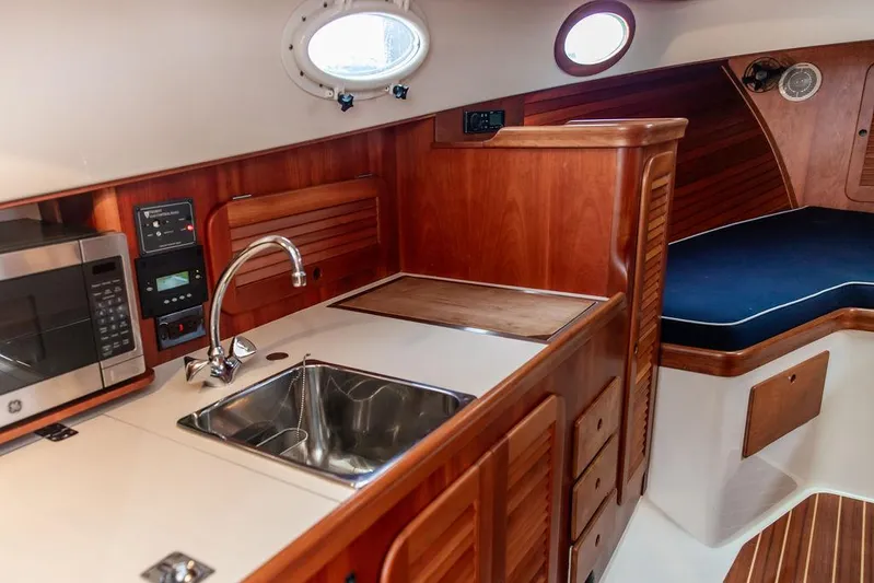 Scout II Yacht Photos Pics 