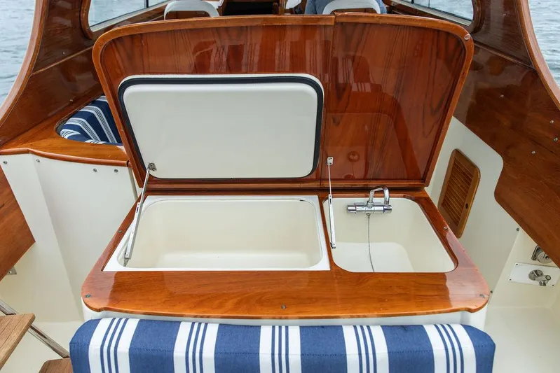 Scout II Yacht Photos Pics 