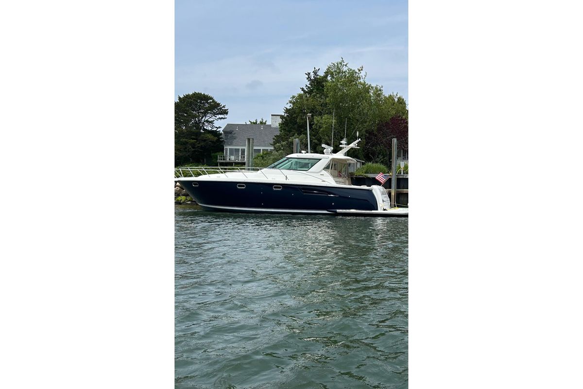 2006 Tiara Yachts 44 