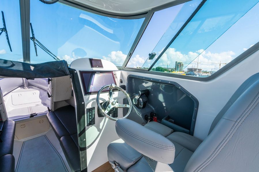 2007 Protector 28 Targa