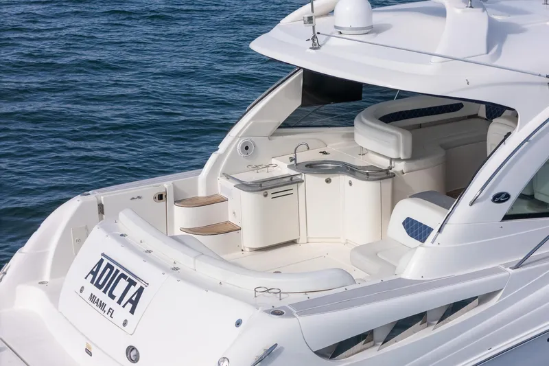  Yacht Photos Pics 2005 Sea Ray 48 Sundancer yacht with sleek design and spacious deck on the water.