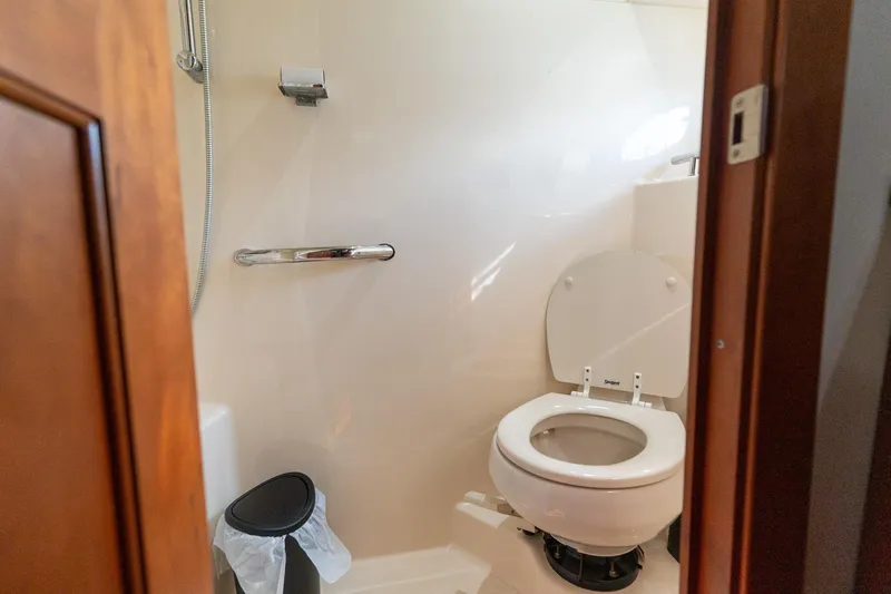  Yacht Photos Pics 2005 Sea Ray 48 Sundancer bathroom with toilet and trash bin.