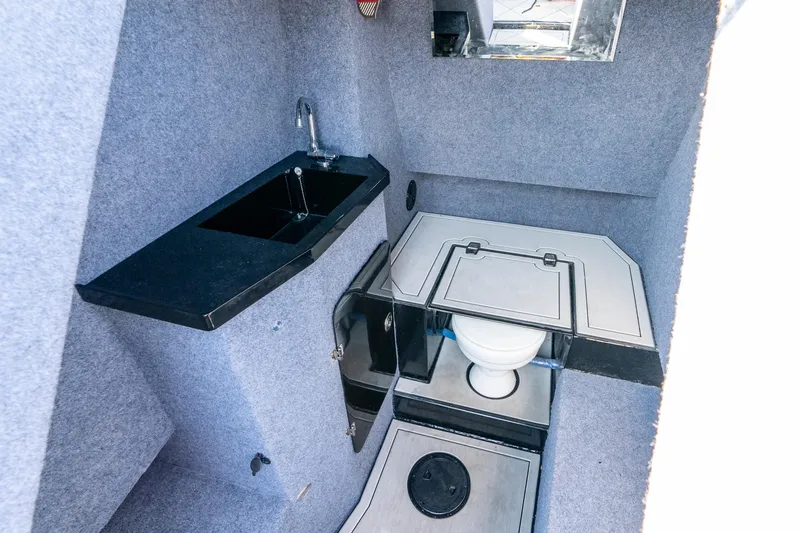  Yacht Photos Pics NOVIELLI VELOCHE 349 - Head