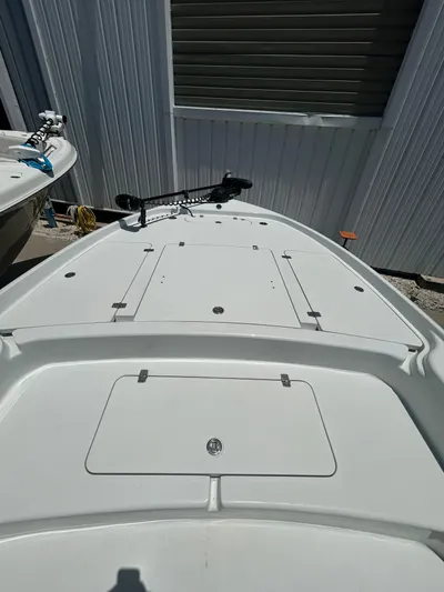  Yacht Photos Pics 2021 Yellowfin 24 Bay CE boat deck with storage compartments and trolling motor.