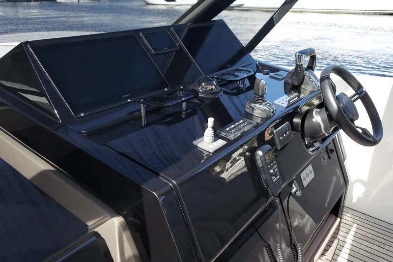 Astondoa 377 Yacht Photos Pics 