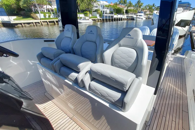 Astondoa 377 Yacht Photos Pics 
