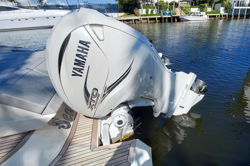 Astondoa 377 Yacht Photos Pics 