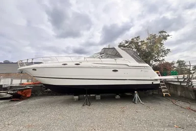 Cruisers Yachts 3870 Express