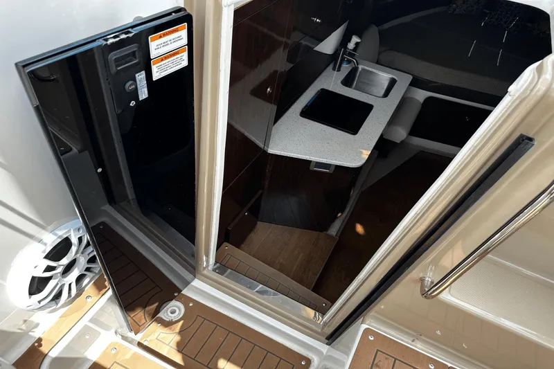 Parce Yacht Photos Pics 2016 Sea Ray 310 Sundancer cabin entrance with kitchenette and sink.