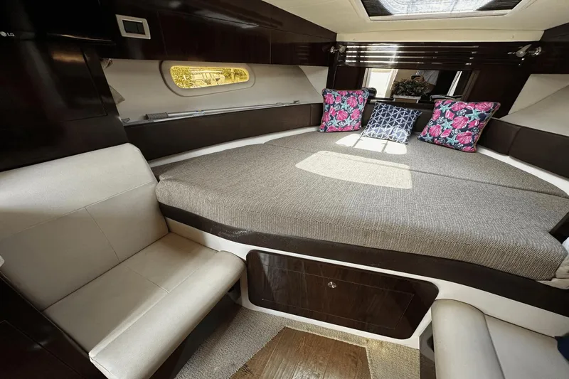 Parce Yacht Photos Pics Interior of 2016 Sea Ray 310 Sundancer with cozy seating and decorative pillows.