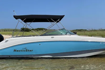 NauticStar 243 DC