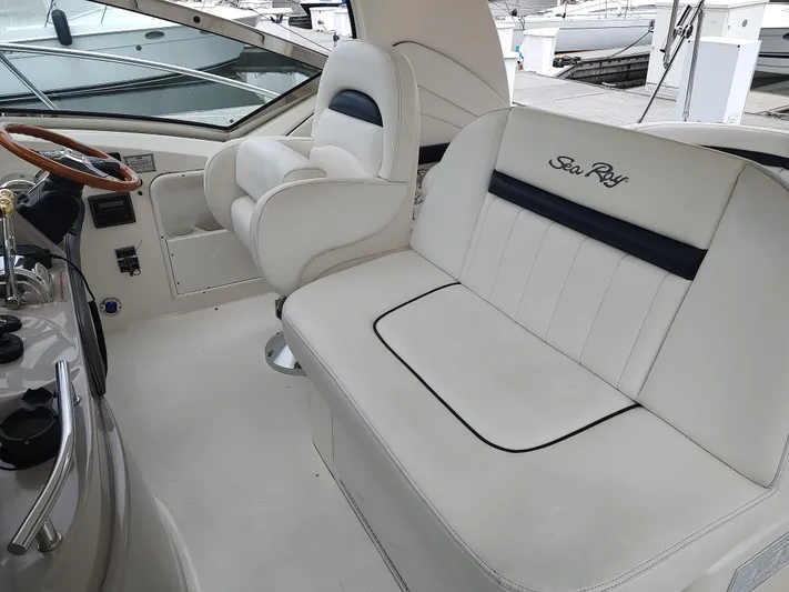  Yacht Photos Pics HELM SEATING