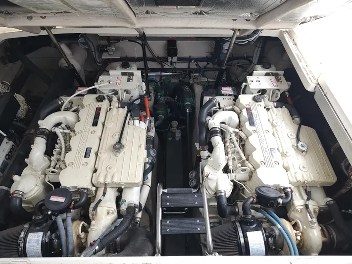  Yacht Photos Pics CUMMINS DIESELS!