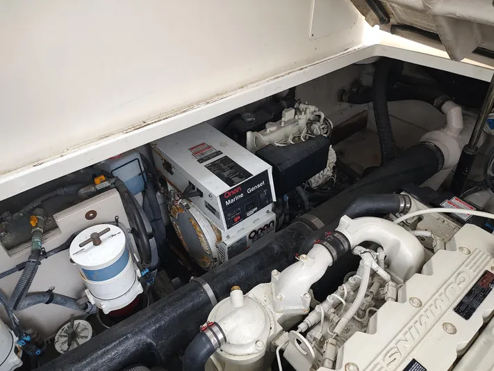  Yacht Photos Pics ENGINE ROOM