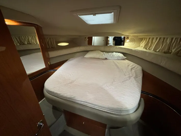  Yacht Photos Pics 1998 Sea Ray 400 Sundancer cabin interior with bed, wooden accents, and soft lighting.
