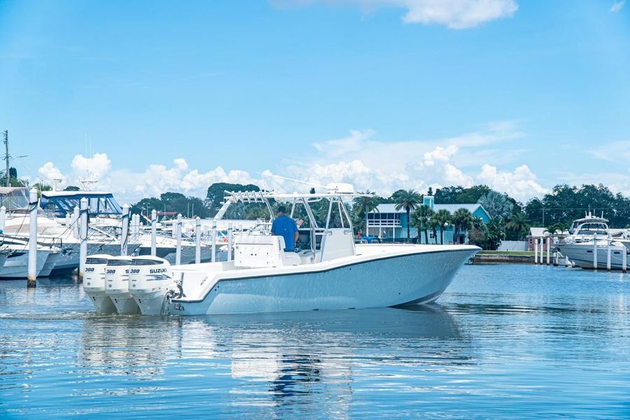 2010 Invincible 36