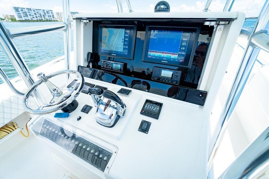 2010 Invincible 36