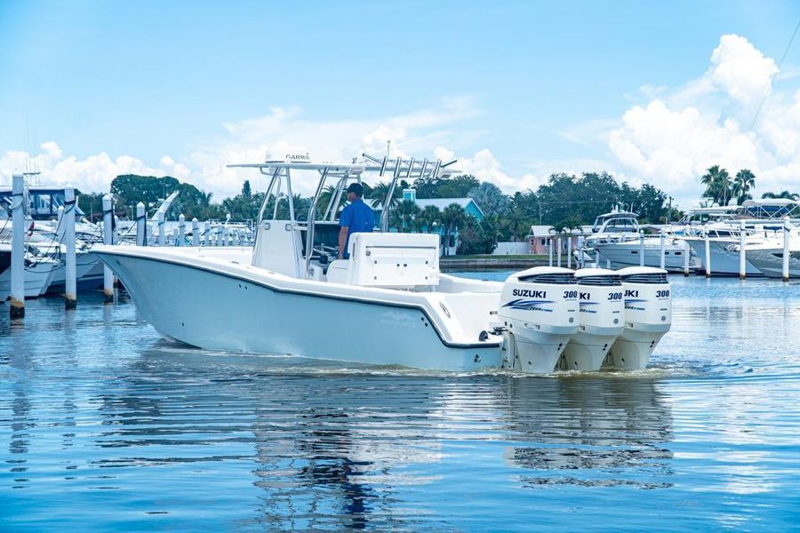 2010 Invincible 36