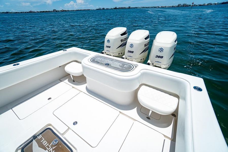 2010 Invincible 36