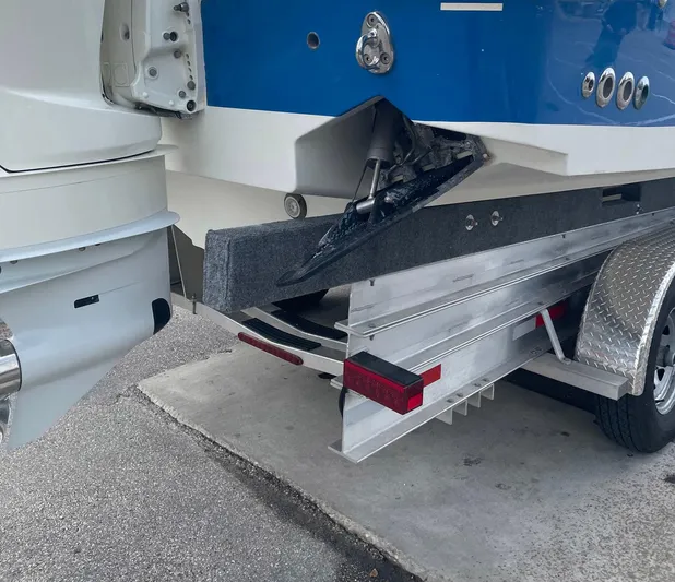 El Gringo Yacht Photos Pics 2004 Hydra-Sports 3300 CC boat on trailer, showing rear view and engine details.