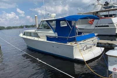 Chris-Craft 31 Commander