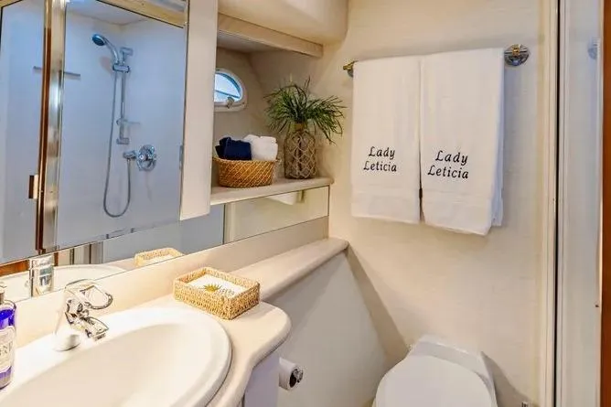  Yacht Photos Pics Bathroom interior of 2000 Pacific Mariner 65 Motoryacht with towels and shower.