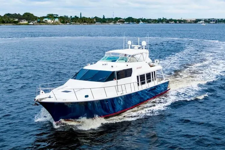  Yacht Photos Pics 2000 Pacific Mariner 65 Motoryacht cruising on open water, showcasing sleek design and luxury.