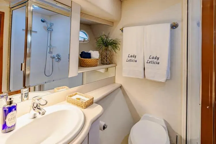  Yacht Photos Pics Luxurious bathroom on 2000 Pacific Mariner 65 Motoryacht with elegant decor and amenities.