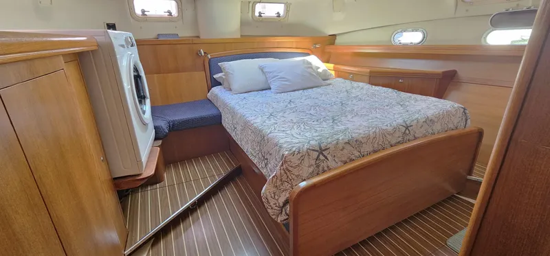  Yacht Photos Pics Cozy cabin interior of 2005 Hunter 456 yacht with bed and washing machine.