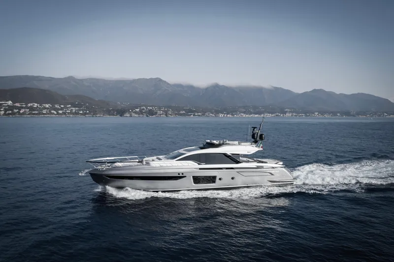 Never Give Up Yacht Photos Pics Port side Profile