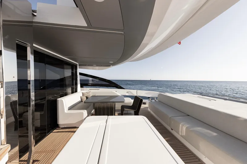 Never Give Up Yacht Photos Pics Main Deck Aft