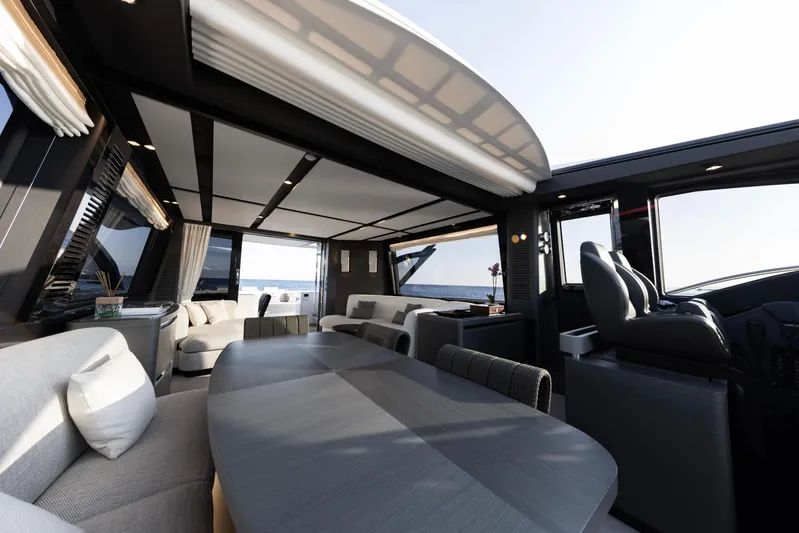 Never Give Up Yacht Photos Pics Dining Area/Helm