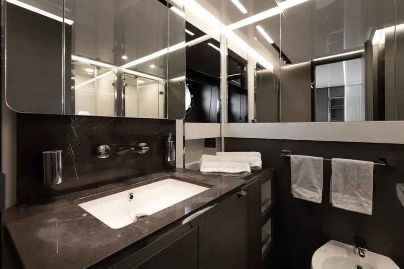 Never Give Up Yacht Photos Pics Master Head