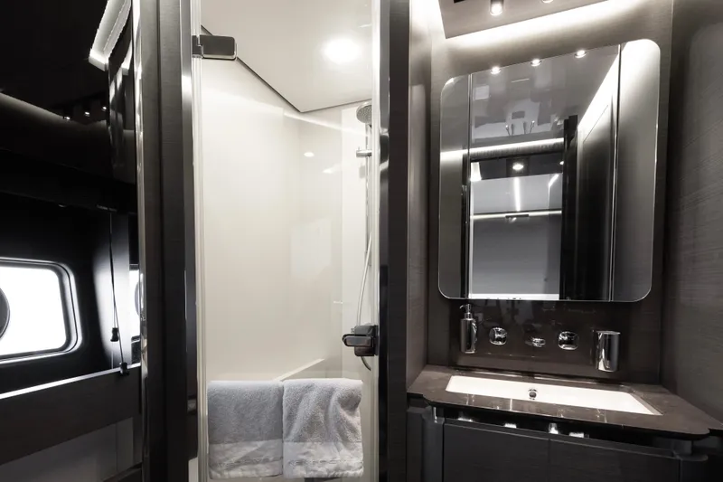 Never Give Up Yacht Photos Pics Twin Head