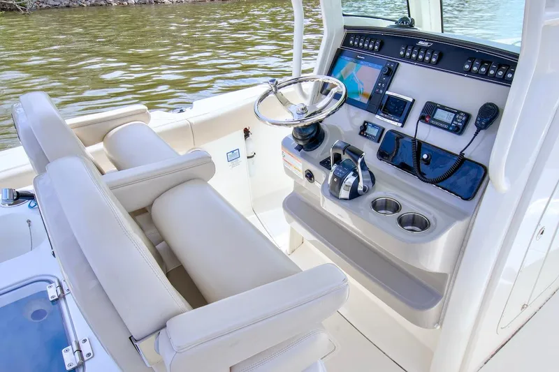 Best Opportunity Yacht Photos Pics 2017 Boston Whaler 280 Outrage boat cockpit with modern navigation equipment.
