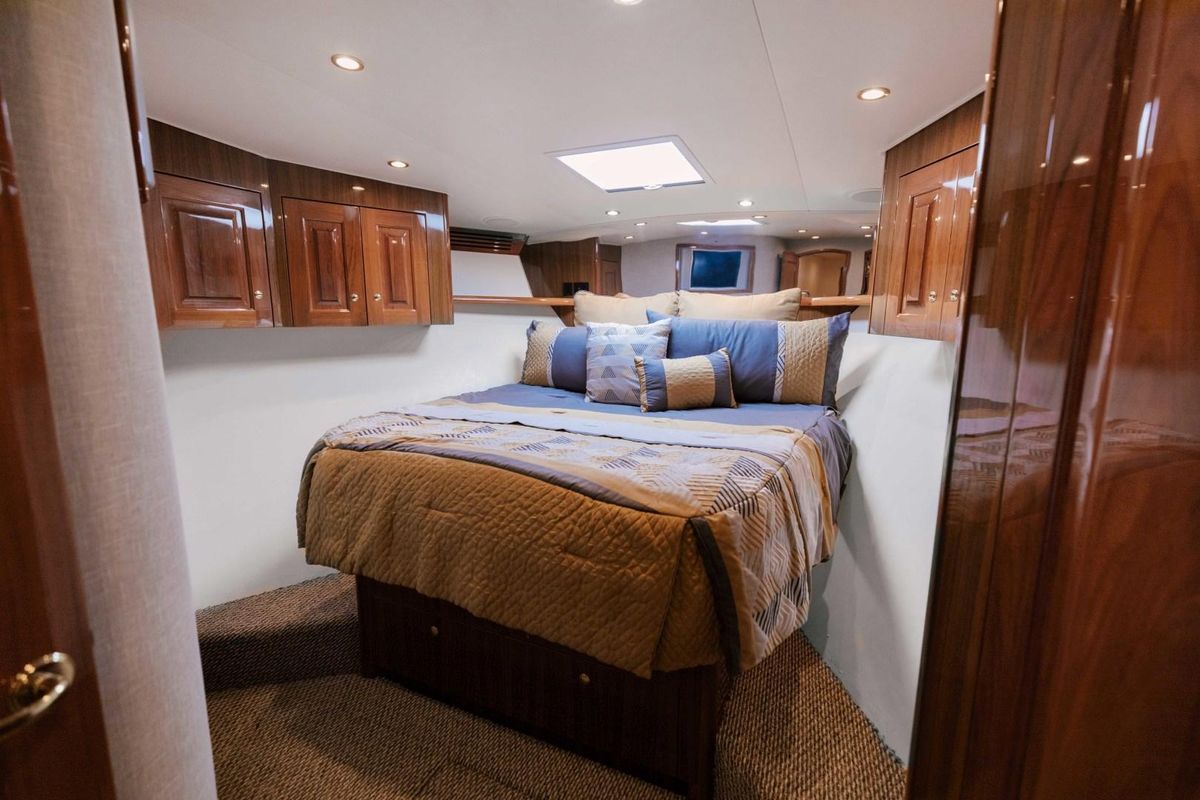 2006 Viking 74 