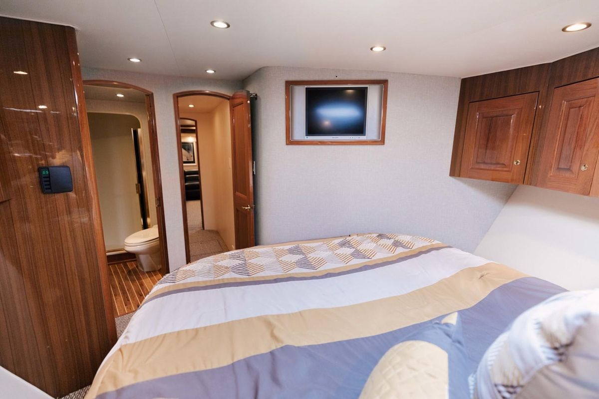 2006 Viking 74 