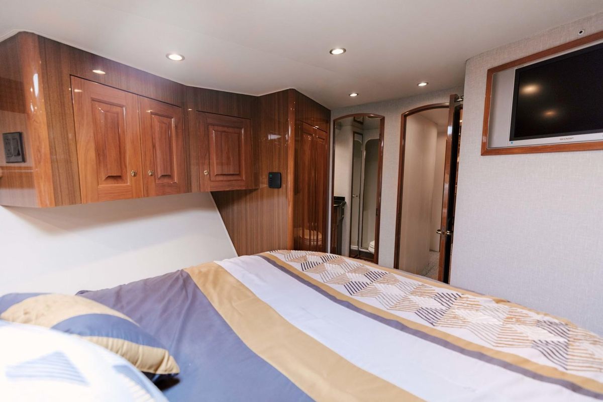 2006 Viking 74 