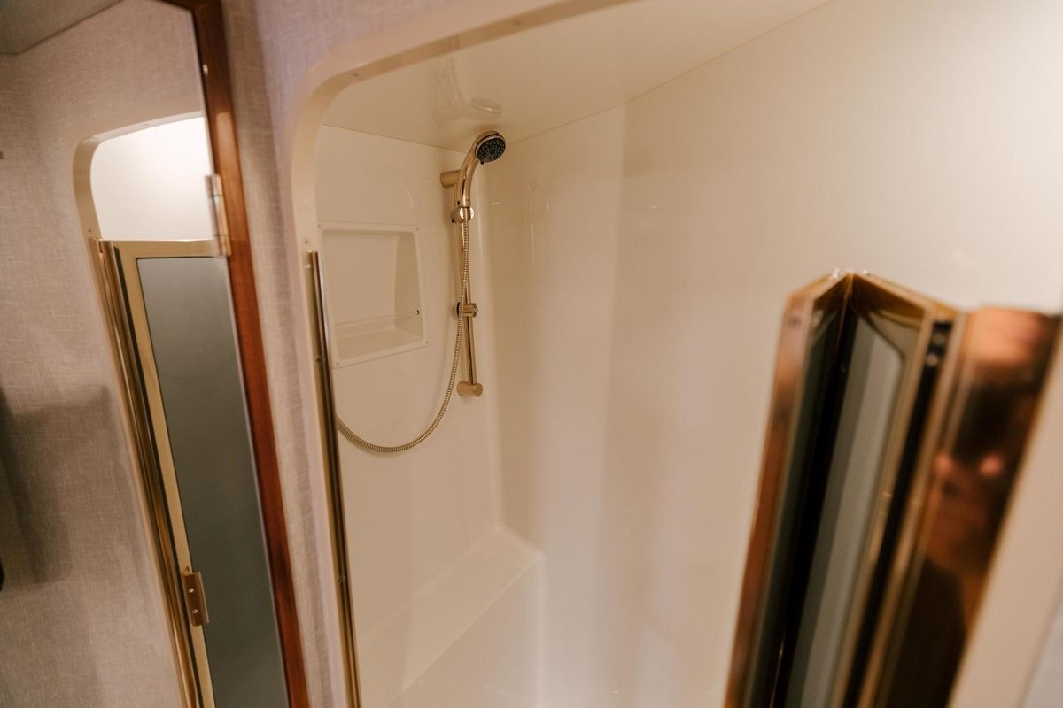2006 Viking 74 