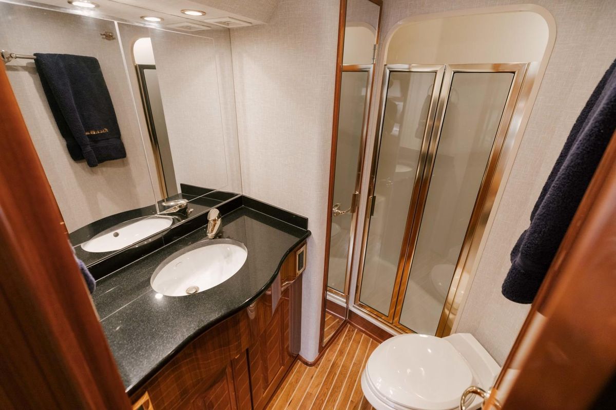 2006 Viking 74 