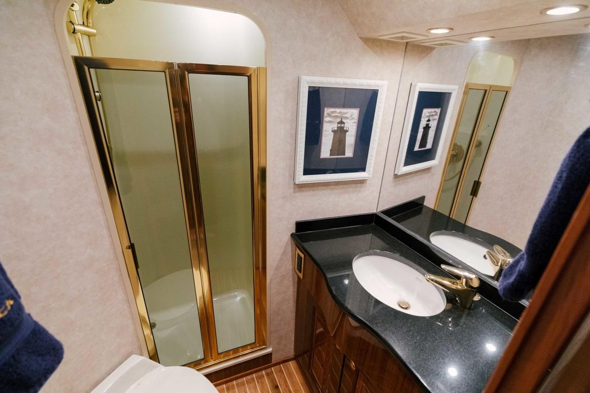 2006 Viking 74 
